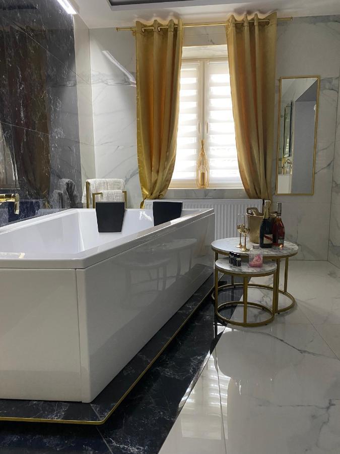 Apartament "Prezydencki" Centrum Z Duza Wanna Dla Dwojga 그니에즈노 외부 사진
