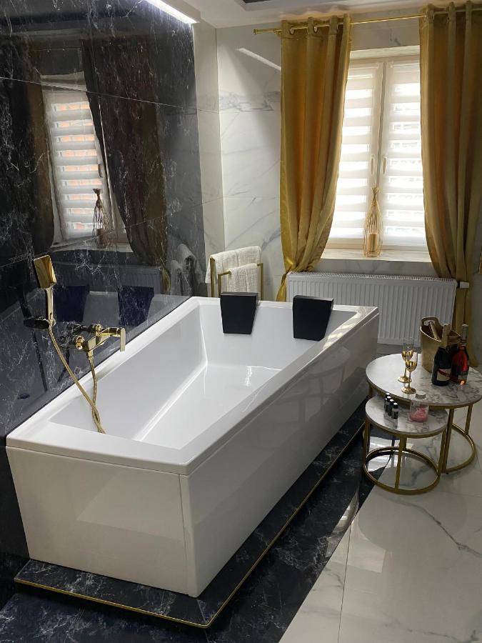 Apartament "Prezydencki" Centrum Z Duza Wanna Dla Dwojga 그니에즈노 외부 사진